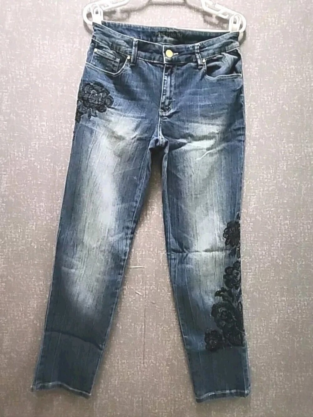 CHICO'S Skimmer Platinum Jeans Size 00 w/ Embroidered Flower Accents Gemstones